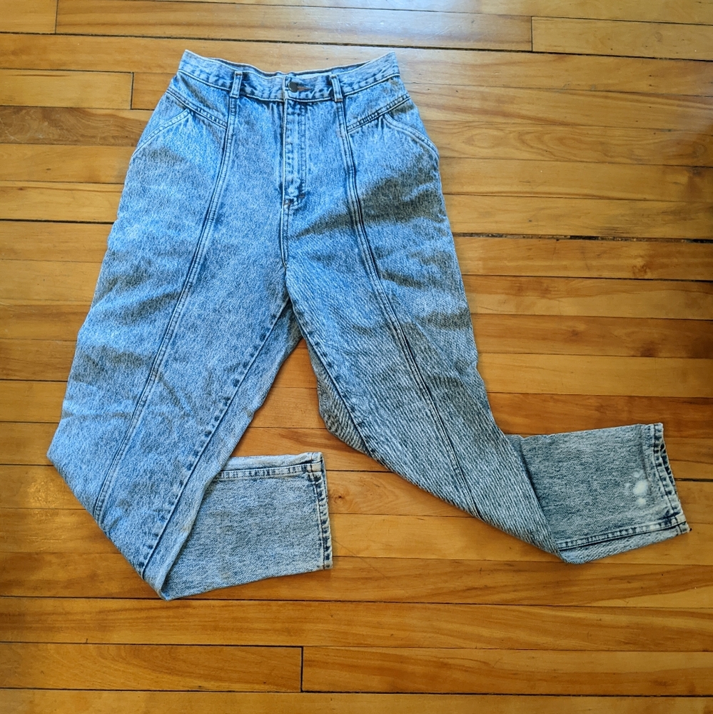 Cristina vintage 90s acid wash mom jeans, size 9 vintage (26-27" waist)